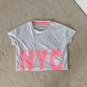 This is an adorable cropped t shirt